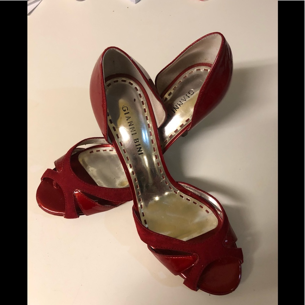 Giani Bini red patent leather peep toe heels